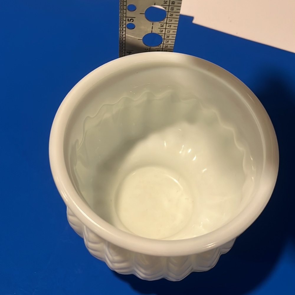 Randall Milk Glass - Picture 5 of 5